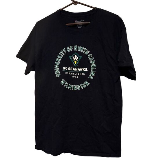 University Of North Carolina Wilmington Size Large Champion T-Shirt - Picture 1 of 4